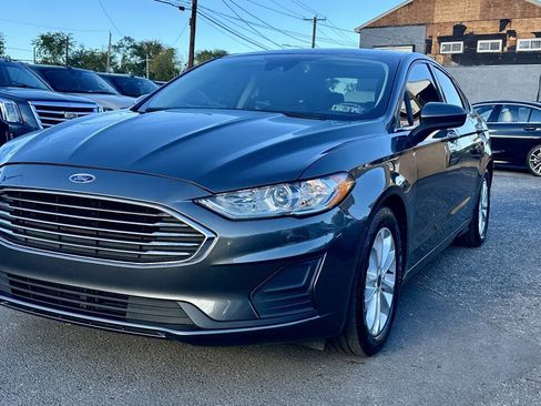 Used 2019 Ford Fusion SE FWD image 3