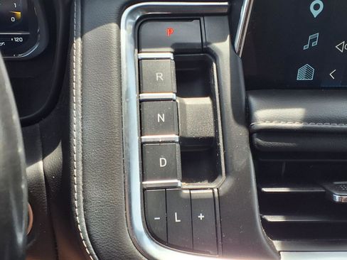 Used 2022 Chevrolet Suburban Z71 w/ Z71 Off-Road Package AWD/4WD image 9