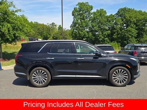 Used 2023 Hyundai Palisade Calligraphy w/ Winter Package FWD image 2