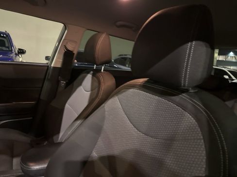 Used 2017 Kia Soul + image 15