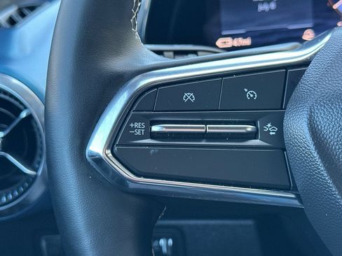 Used 2024 Chevrolet Equinox EV LT w/ LPO, Blackout Package FWD image 31