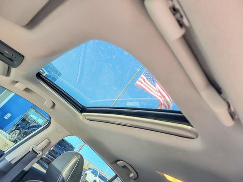 Used 2022 Nissan Sentra SR w/ SR Premium Package image 13