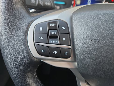 Used 2022 Ford Explorer XLT w/ Equipment Group 202A image 14