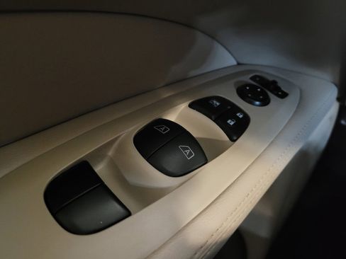Used 2019 Nissan Pathfinder Platinum w/ Cargo Package FWD image 27