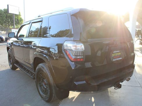 Used 2018 Toyota 4Runner SR5 Premium RWD image 31