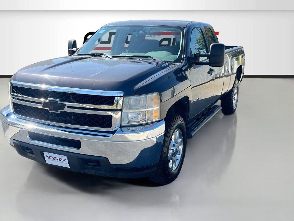 Used 2011 Chevrolet Silverado 2500 W/T AWD/4WD image 3