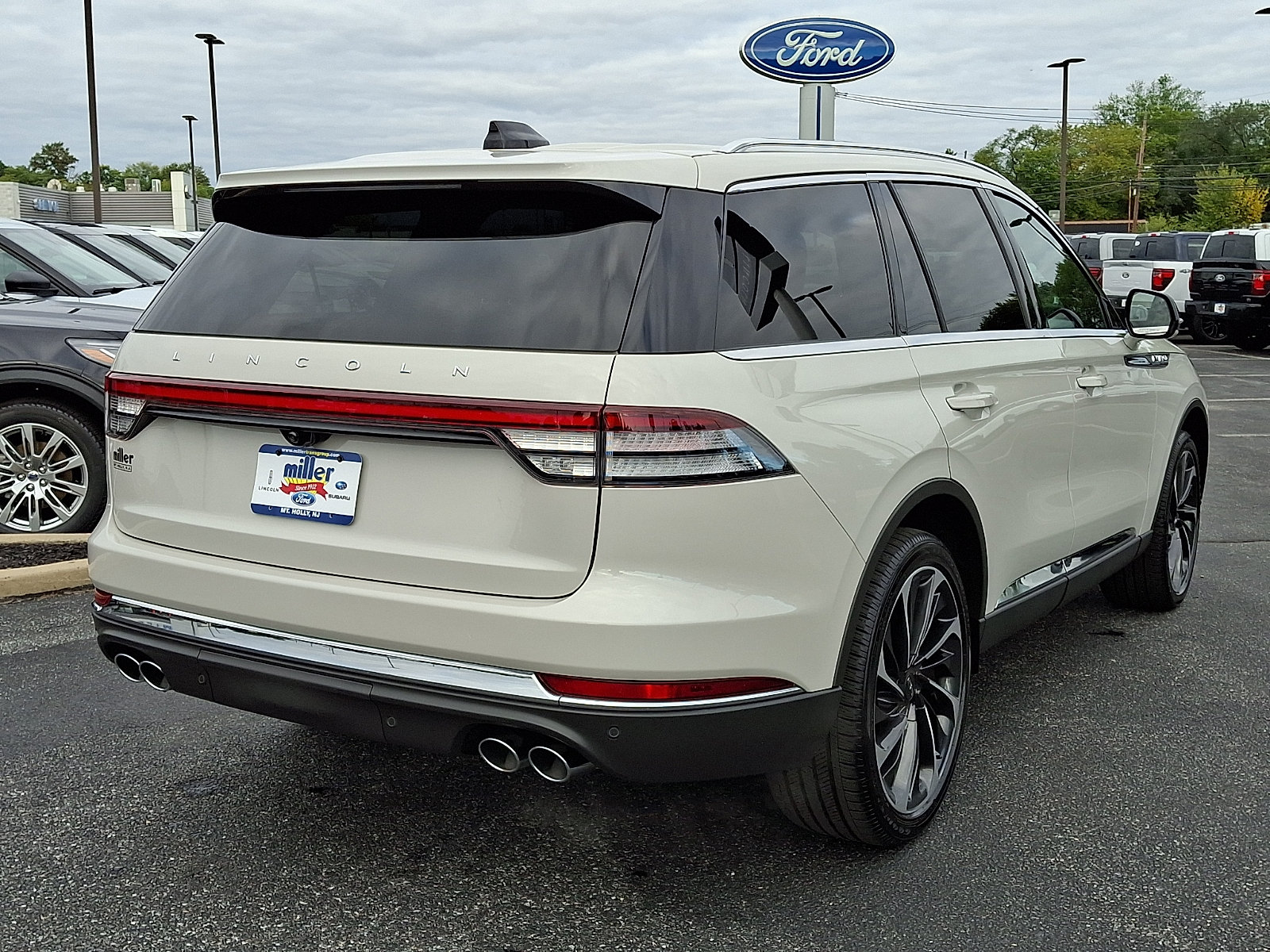 Used 2025 Lincoln Aviator Reserve w/ Equipment Group 201A AWD/4WD image 6
