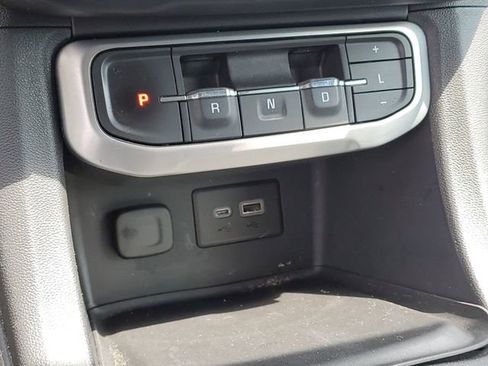 Certified 2021 GMC Acadia SLE w/ Driver Convenience Package image 17