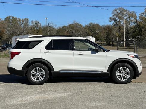 Used 2022 Ford Explorer XLT image 9