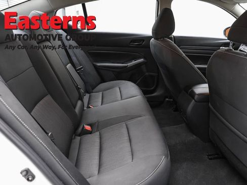 Used 2025 Nissan Altima 2.5 SV FWD image 23