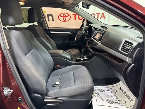 Used 2016 Toyota Highlander LE image 12
