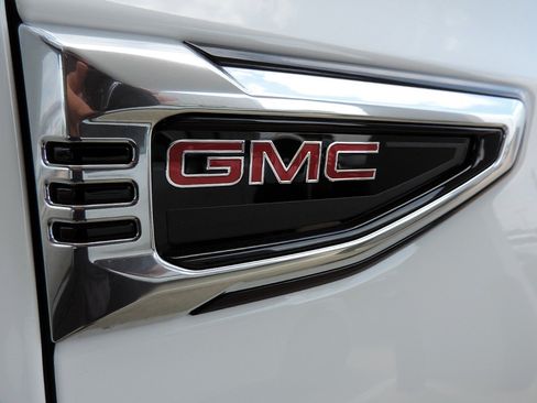 Certified 2025 GMC Yukon XL Denali AWD/4WD image 11