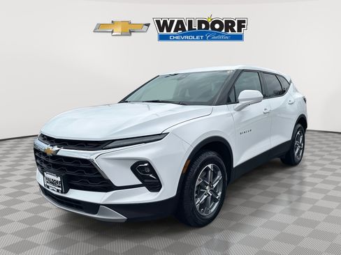 Used 2025 Chevrolet Blazer LT AWD/4WD image 3