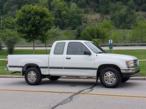 Used 1995 Toyota T100 DX RWD image 3