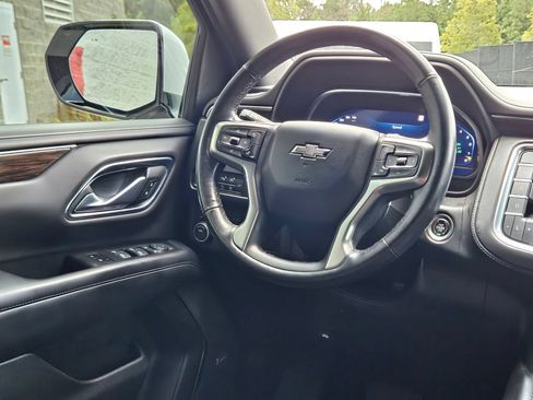 Used 2022 Chevrolet Tahoe Z71 w/ Luxury Package AWD/4WD image 9