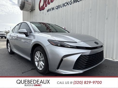 Used 2025 Toyota Camry LE image 29