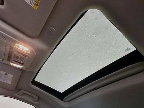 Used 2022 Toyota Highlander Limited image 26