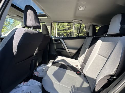 Used 2016 Toyota RAV4 XLE FWD image 9
