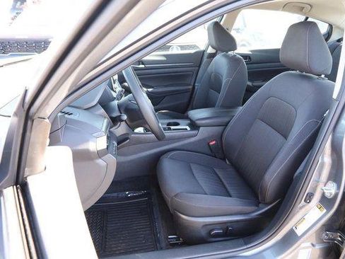 Used 2025 Nissan Altima 2.5 SV image 8