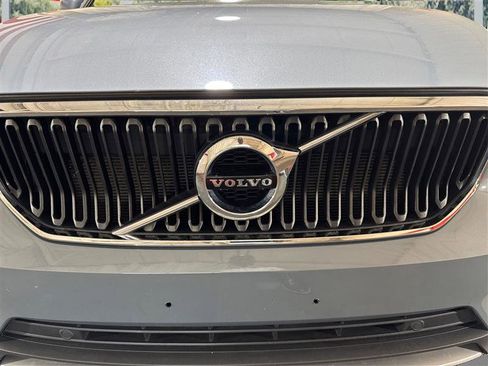 Used 2022 Volvo XC40 T5 Momentum image 23