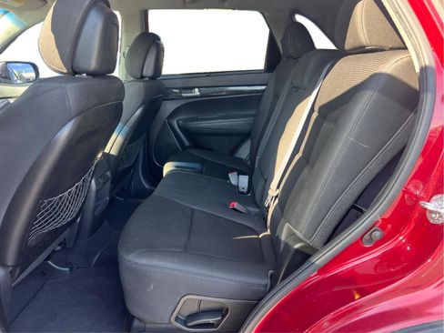 Used 2014 Kia Sorento LX image 12