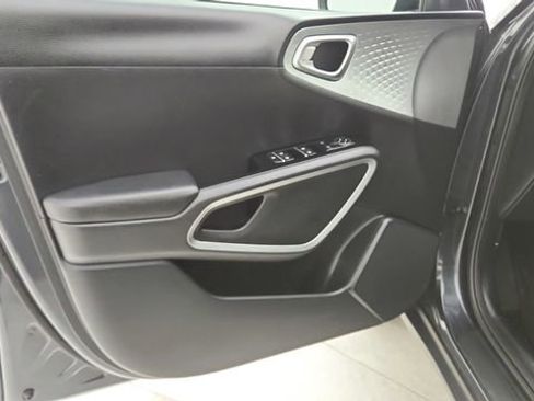 Used 2025 Kia Soul LX w/ LX Technology Package image 18