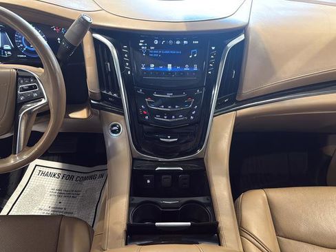 Used 2019 Cadillac Escalade ESV Platinum AWD/4WD image 30
