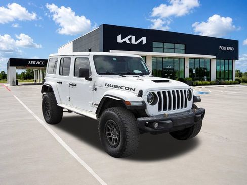 Used 2022 Jeep Wrangler Unlimited Rubicon w/ Xtreme Recon 35" Tire Package AWD/4WD image 3