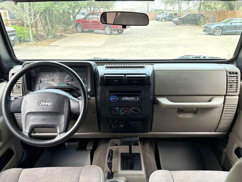 Used 2005 Jeep Wrangler X image 25