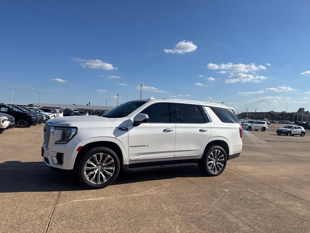 Used 2021 GMC Yukon Denali w/ LPO, Illumination Package AWD/4WD image 15