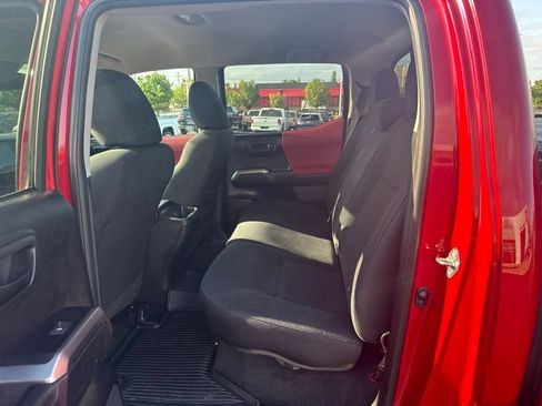 Used 2020 Toyota Tacoma SR5 AWD/4WD image 9