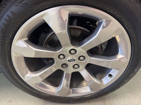 Used 2020 Ford Explorer Platinum w/ Premium Technology Package AWD/4WD image 36