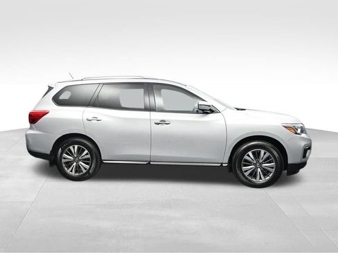 Used 2017 Nissan Pathfinder SL w/ SL Premium Package AWD/4WD image 6