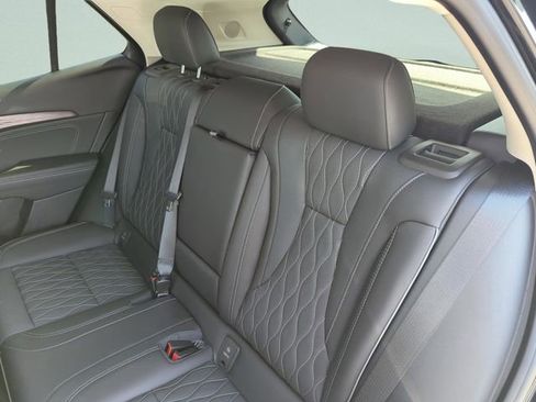 Used 2023 Buick Envision Avenir image 31