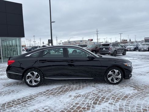 Used 2018 Honda Accord EX image 4