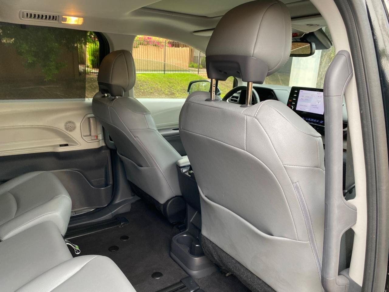 Used 2024 Toyota Sienna XLE FWD image 50