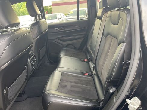 Used 2023 Jeep Grand Cherokee Altitude AWD/4WD image 23