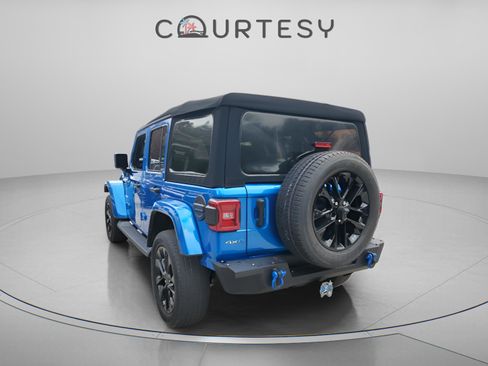 Used 2021 Jeep Wrangler Unlimited Sahara image 2