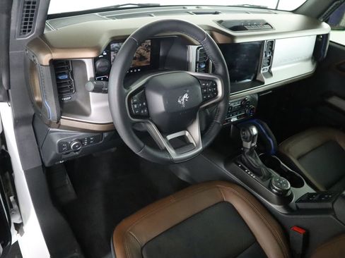 Used 2022 Ford Bronco Outer Banks image 9
