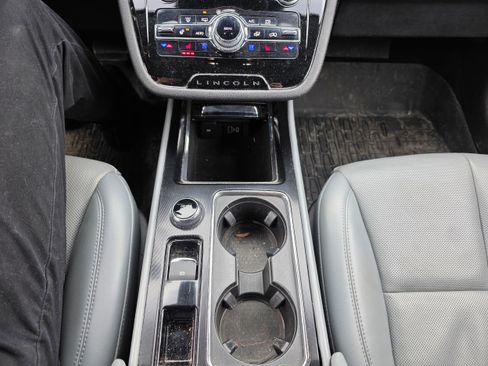 Used 2022 Lincoln Corsair Reserve w/ Equipment Group 201A image 11