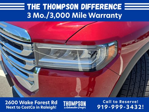 Used 2022 GMC Acadia SLT w/ Technology Package AWD/4WD image 26