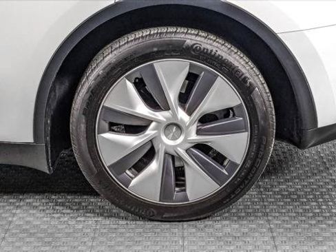 Used 2023 Tesla Model Y Long Range AWD/4WD image 38