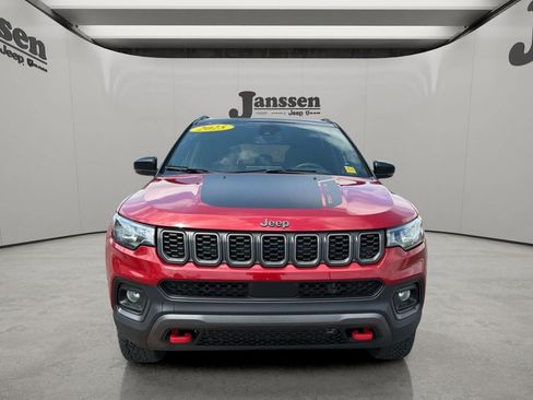 Used 2025 Jeep Compass Trailhawk AWD/4WD image 7