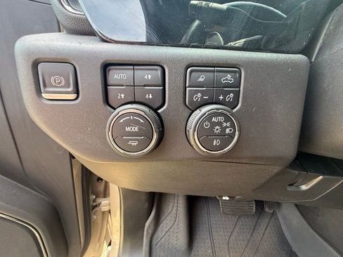 Used 2022 Chevrolet Silverado 1500 ZR2 image 17