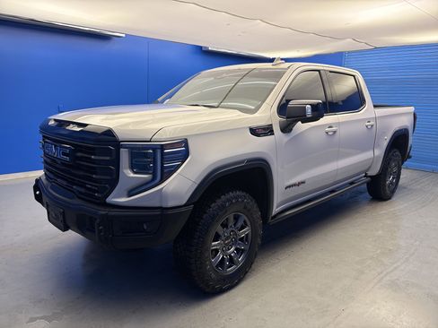 Used 2026 GMC Sierra 1500 AT4X w/ LPO, Black Badging Package image 4