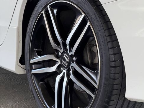 Used 2017 Honda Accord Sport image 10