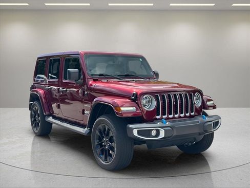 Used 2022 Jeep Wrangler Unlimited Sahara AWD/4WD image 7