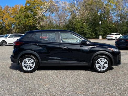New 2025 Nissan Kicks S image 2