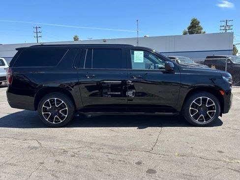 Used 2024 Chevrolet Suburban RST RWD image 2