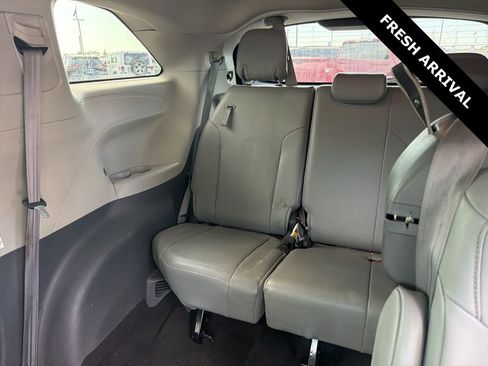 Used 2021 Toyota Sienna XLE FWD image 11